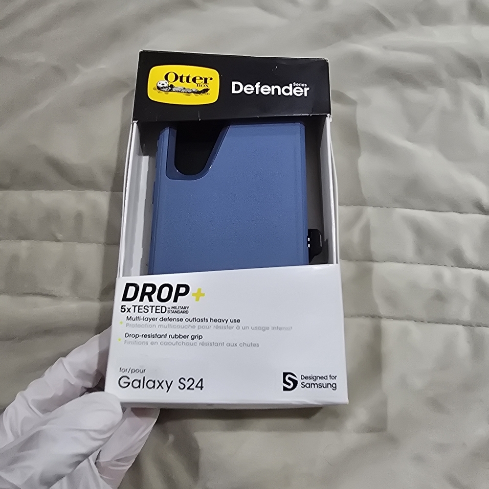 OtterBox Defender  Blue Case for Samsung Galaxy S24 - Picture 3 of 10